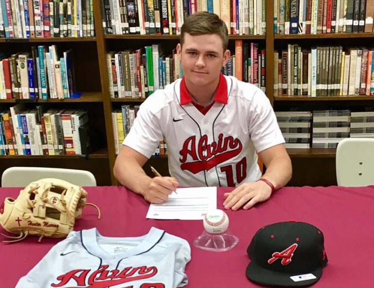 Murray Signs with Alvin Community College