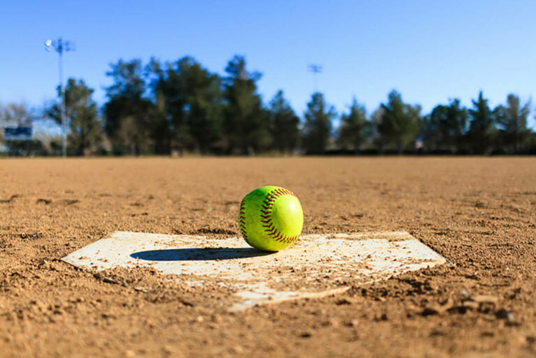 Sandiettes Fall in Pitchers’ Duel