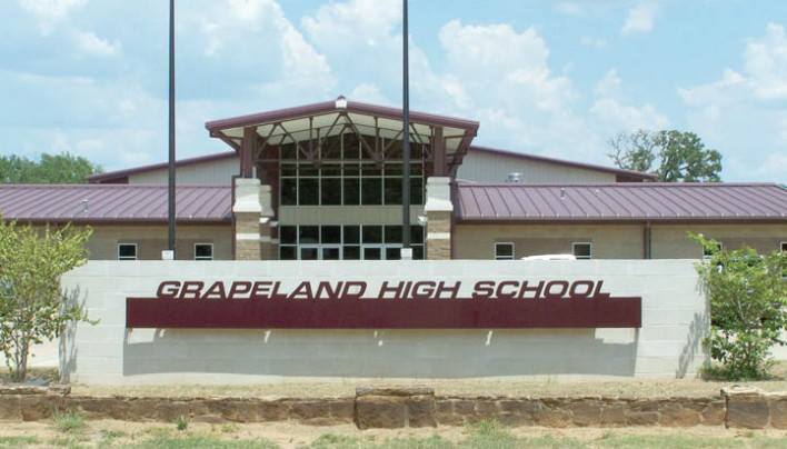 Grapeland ISD Board Recognizes Basketball Teams, Discusses Closure