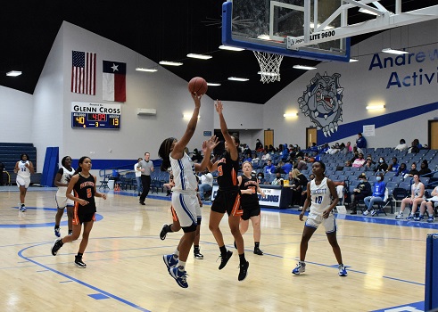 Lady Bulldogs Claw Past Lady Panthers, 57-32