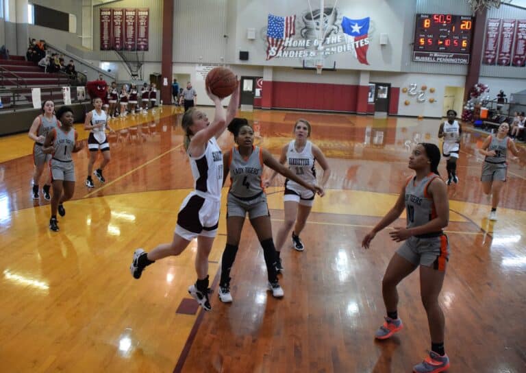 Sandiettes Fade Against Lady Tigers