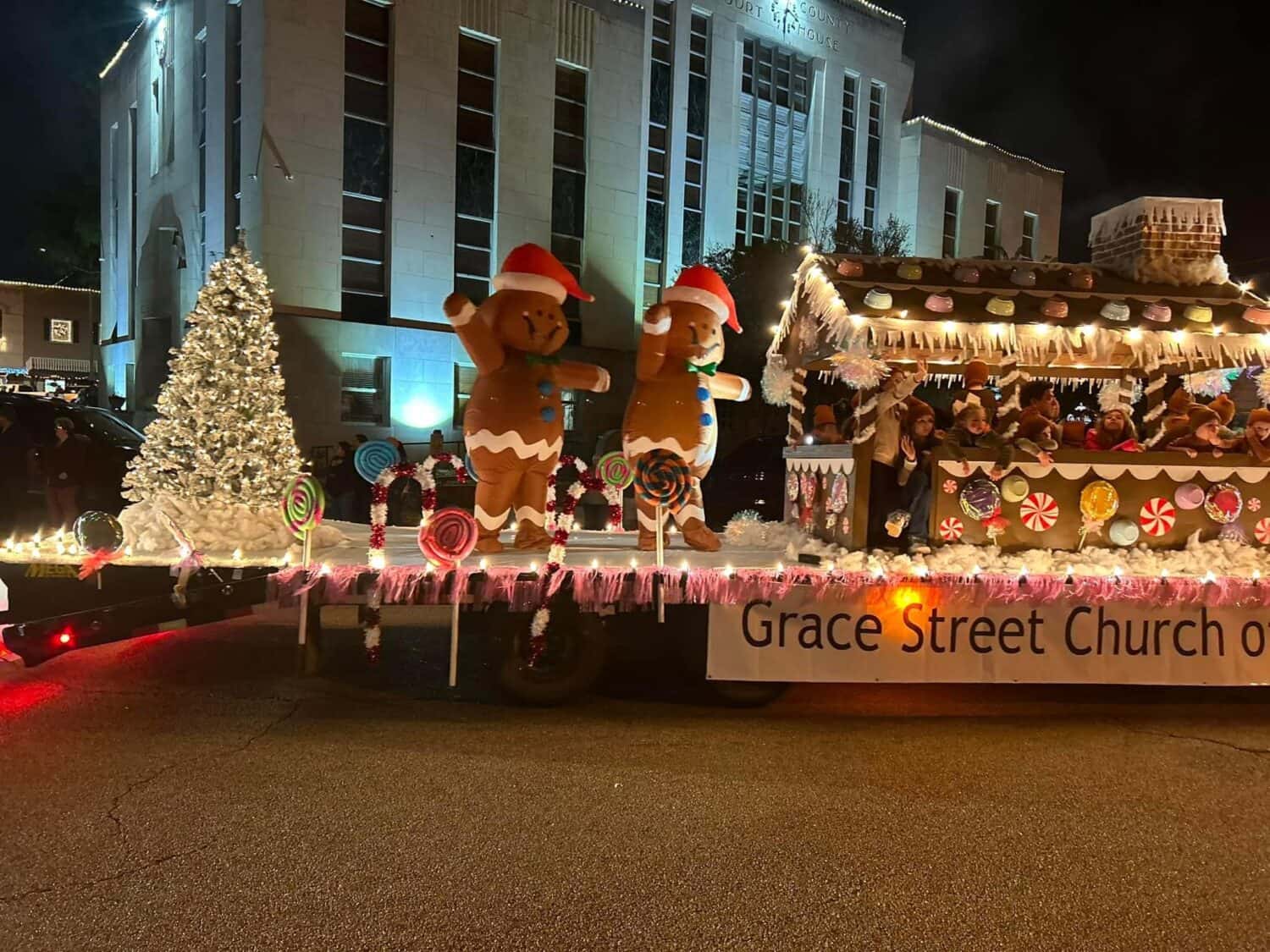 Crockett Christmas Parade Biggest and Best in Years The Messenger News