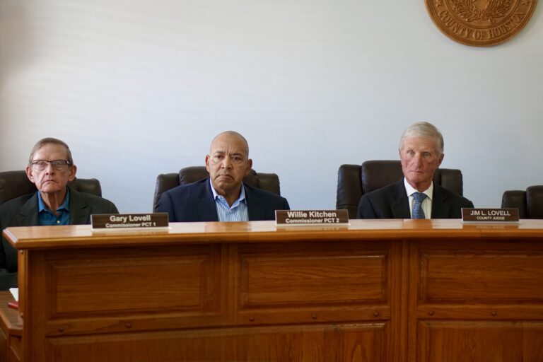 Commissioners Meet to Discuss County Groundwater District